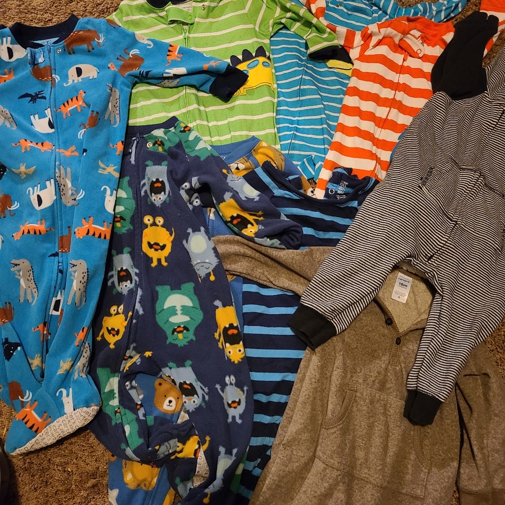 Baby footie pijamas